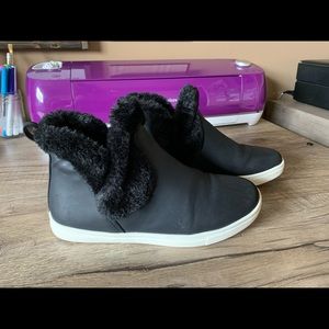 JUSTICE Girls Fur Trim Slip On Booties Size 6